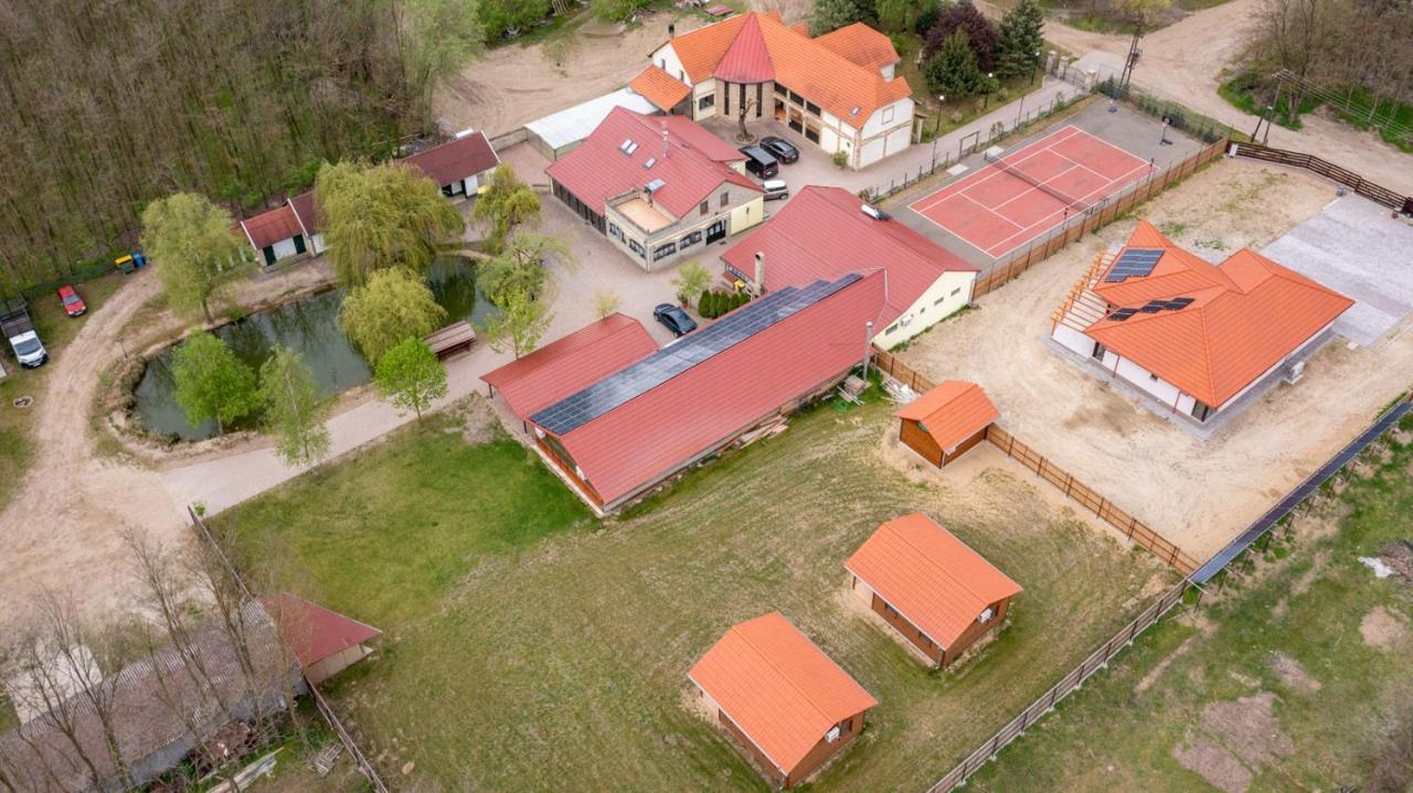 Kiraly Lovastanya Panzio Bed & Breakfast Janoshalma Екстериор снимка