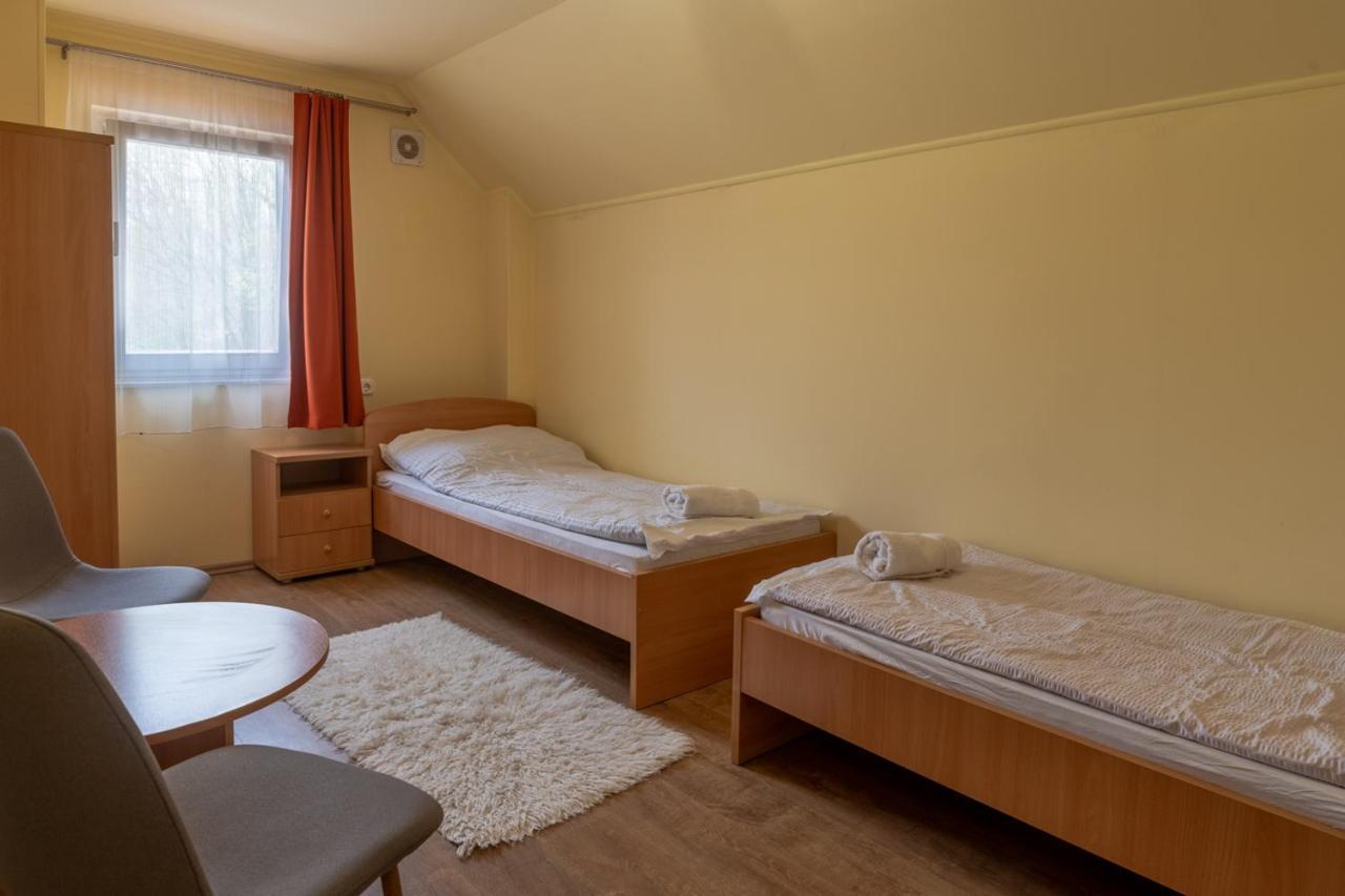 Kiraly Lovastanya Panzio Bed & Breakfast Janoshalma Екстериор снимка
