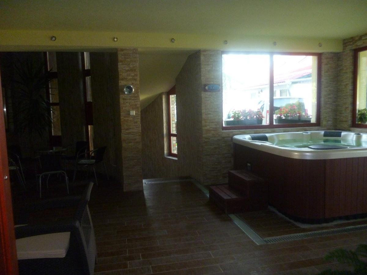 Kiraly Lovastanya Panzio Bed & Breakfast Janoshalma Екстериор снимка